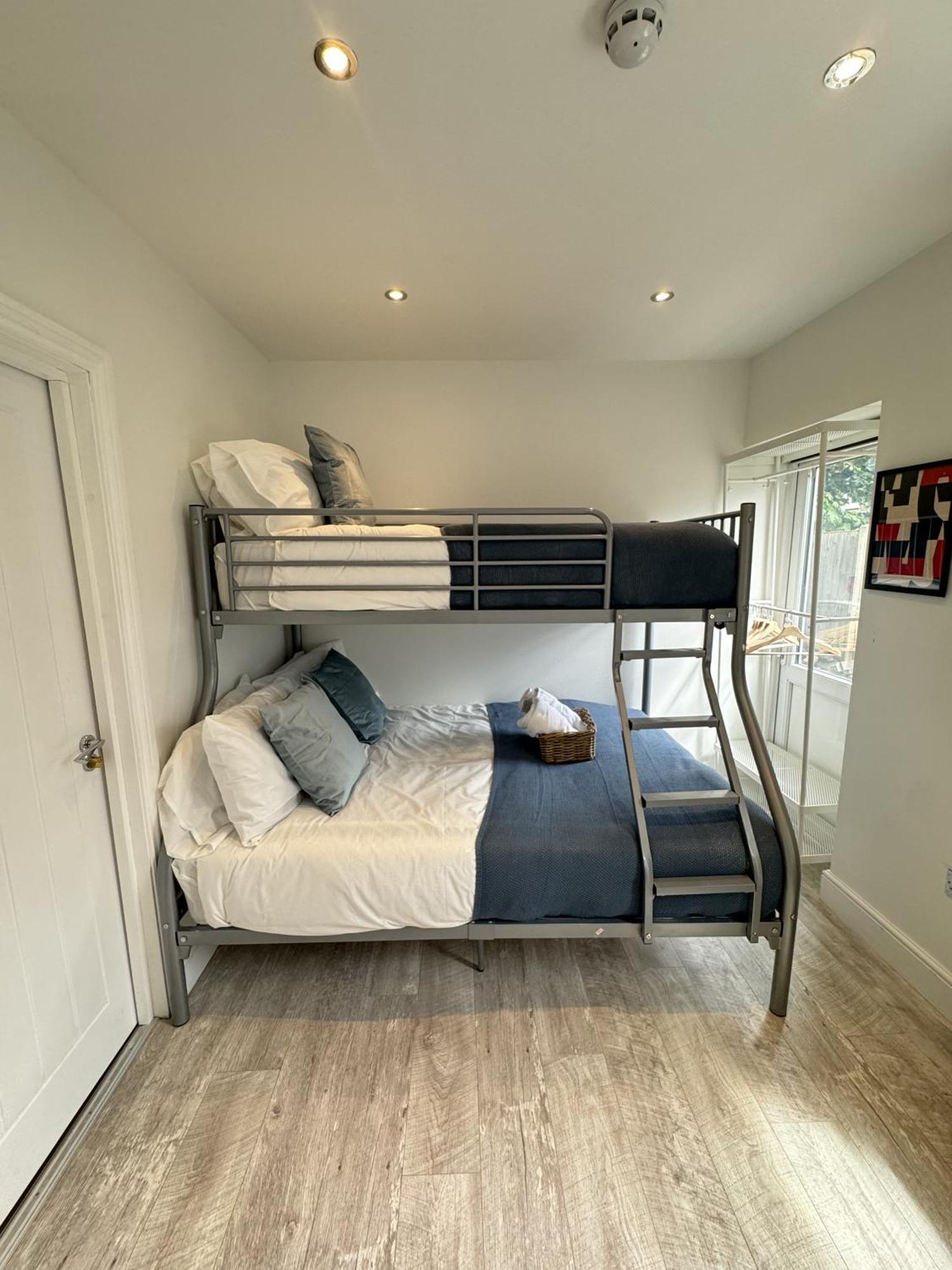 En-Suite Bedroom For Up To 4! Sofa Bed - Near Stratford London Kültér fotó