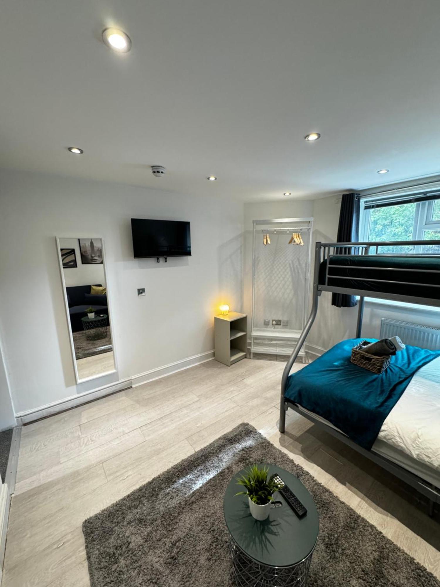 En-Suite Bedroom For Up To 4! Sofa Bed - Near Stratford London Kültér fotó