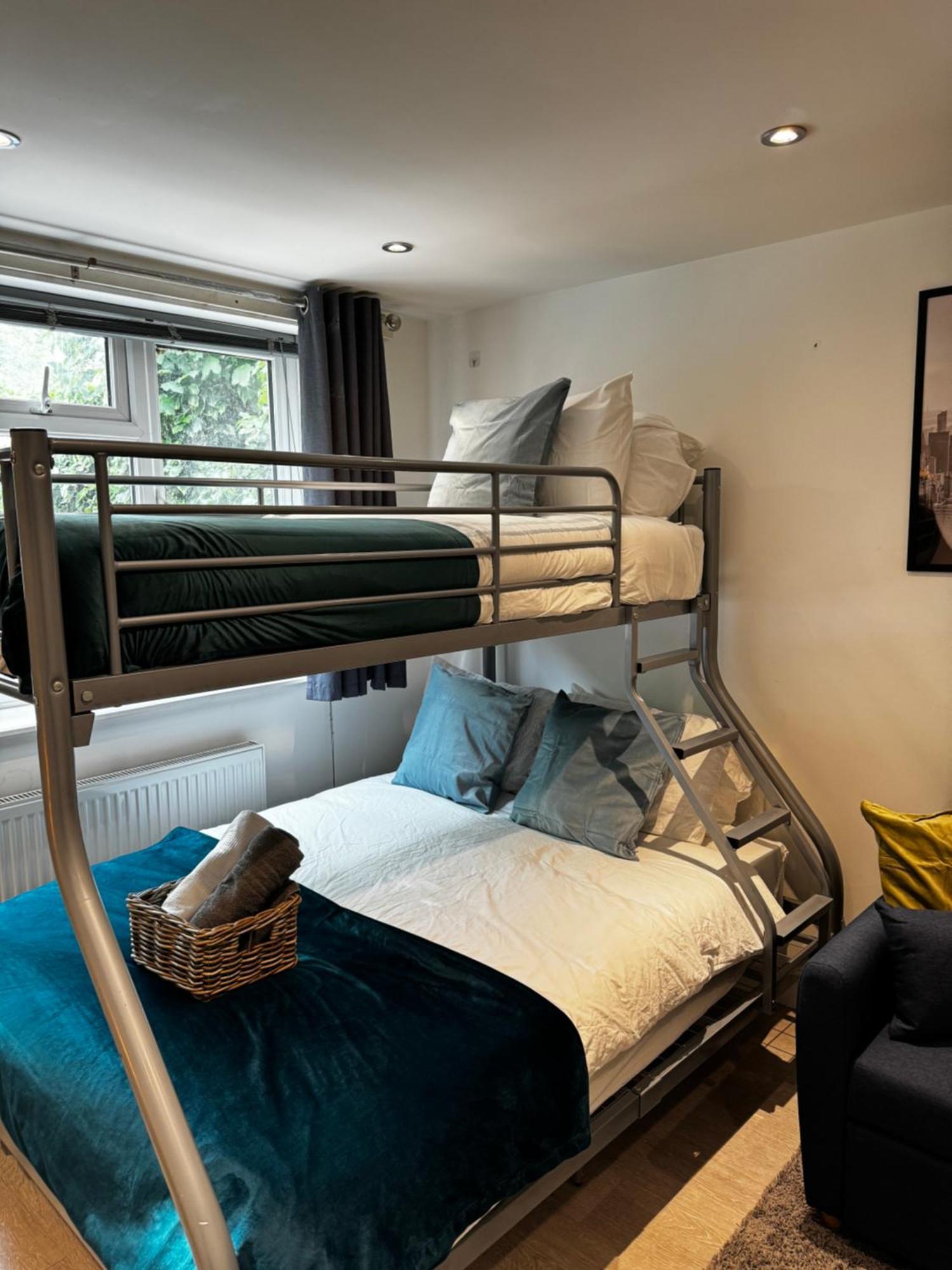 En-Suite Bedroom For Up To 4! Sofa Bed - Near Stratford London Kültér fotó