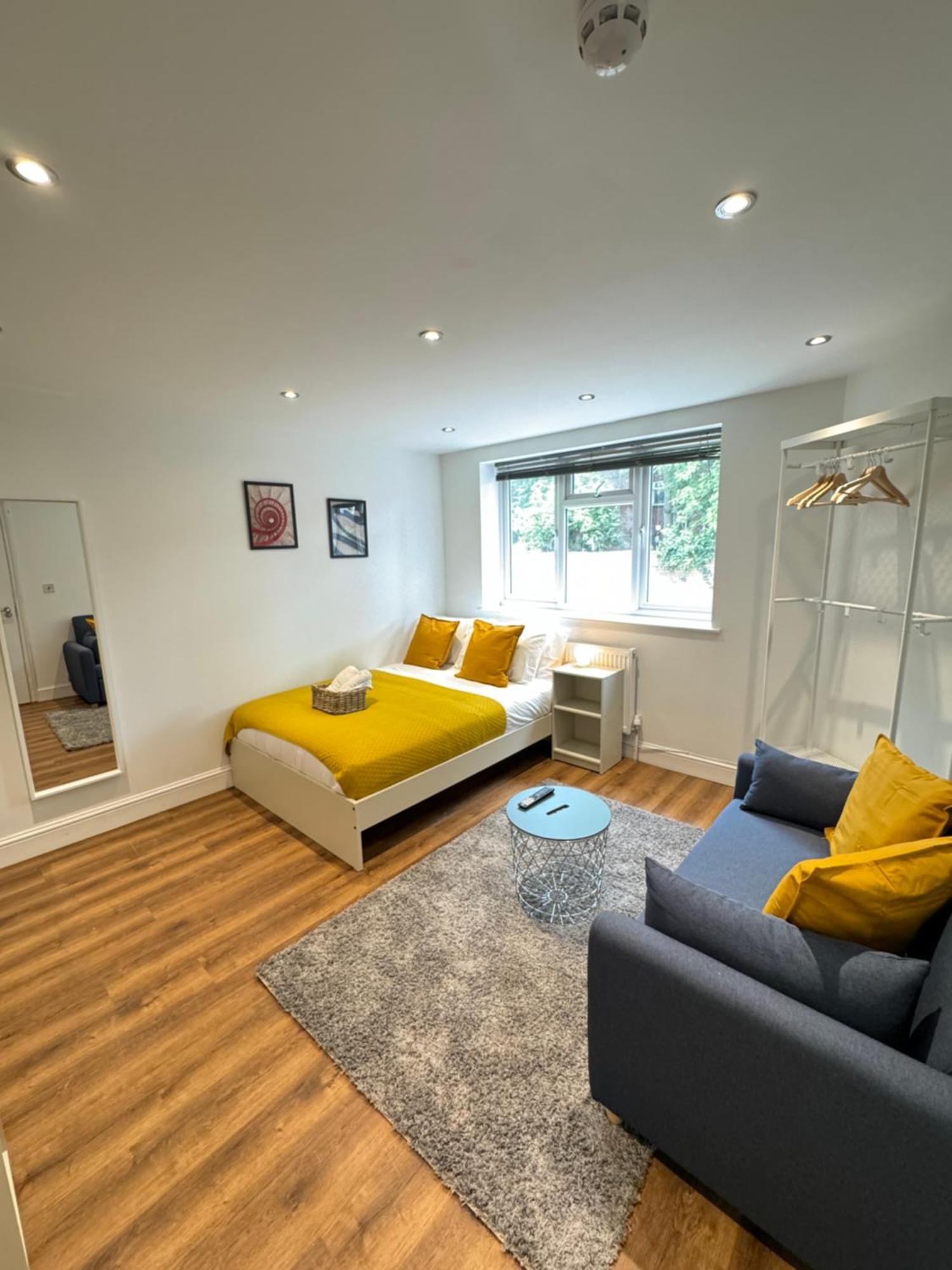 En-Suite Bedroom For Up To 4! Sofa Bed - Near Stratford London Kültér fotó