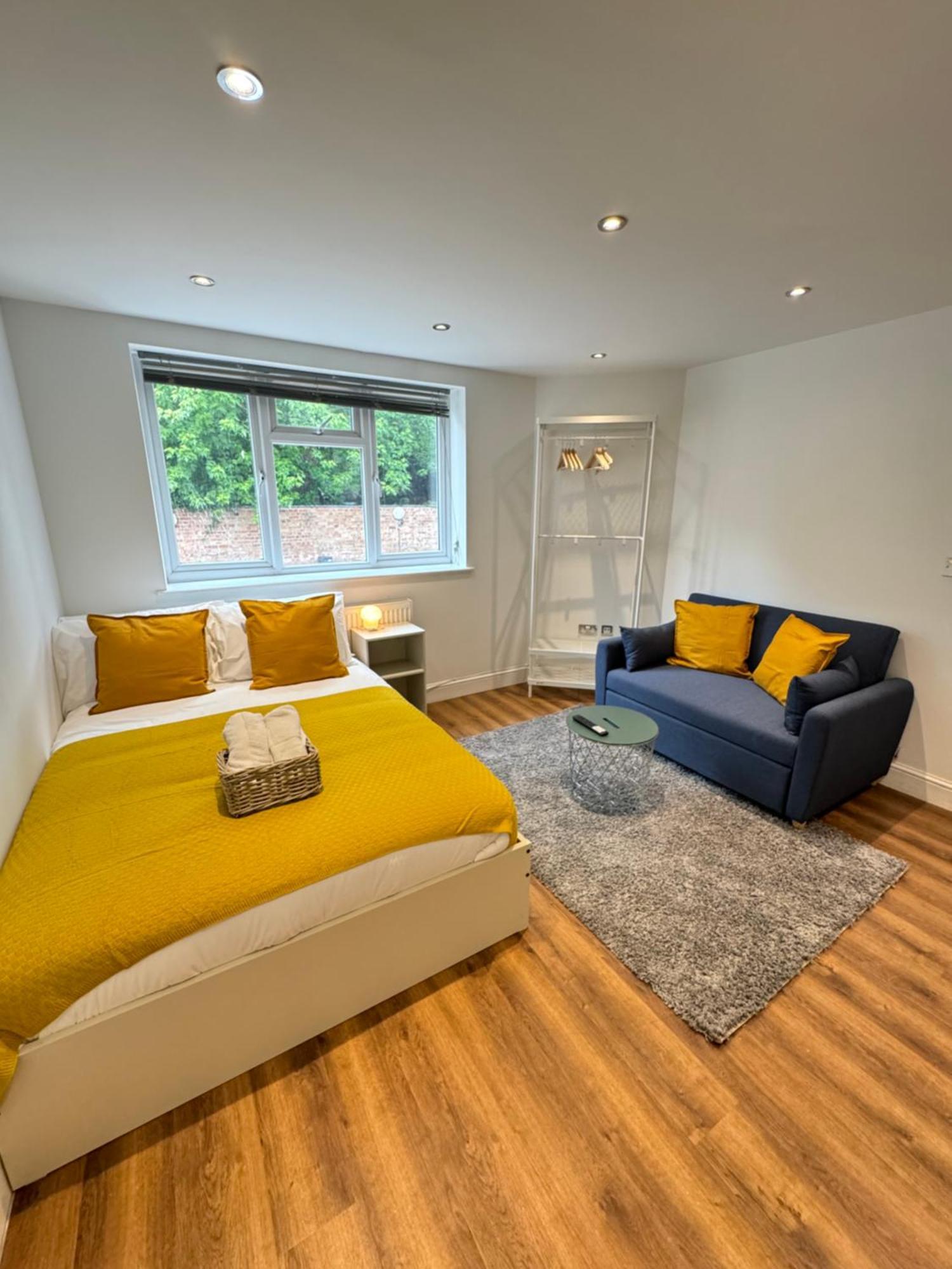 En-Suite Bedroom For Up To 4! Sofa Bed - Near Stratford London Kültér fotó
